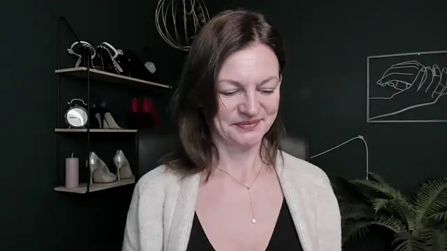 Snapshot of VivianWILD chatting on 10-29-25, 07:40 VivianWILD online show from 10-29-25, 07:40