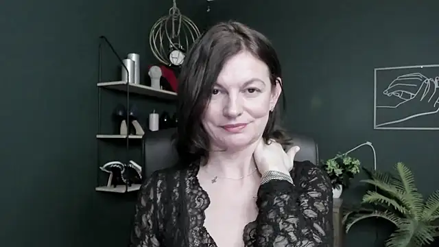 Snapshot of VivianWILD chatting on 04-23-26, 12:29 VivianWILD online show from 04-23-26, 12:29