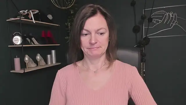 Snapshot of VivianWILD chatting on 10-15-25, 06:00 VivianWILD online show from 10-15-25, 06:00