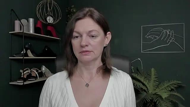 Snapshot of VivianWILD chatting on 11-14-25, 08:18 VivianWILD online show from 11-14-25, 08:18