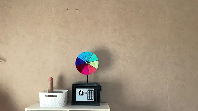 lucie mehott online show from 11-17-25, 09:02