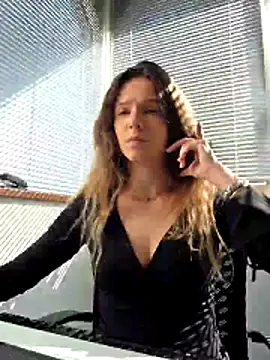 lucie mehott online show from 05-21-26, 08:12
