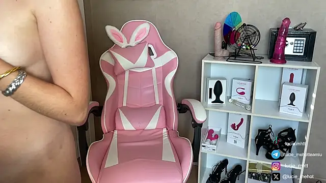 lucie mehott online show from 09-29-25, 08:10