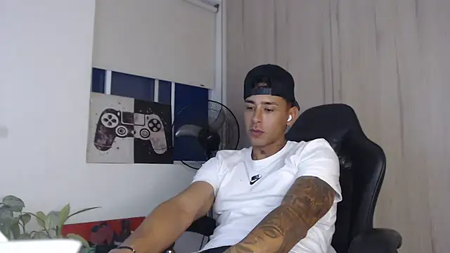 felipelopezz23 online show from 05-16-26, 10:36
