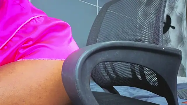 Hilary-banks online show from 10-24-25, 04:55