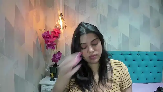 LindaBreeS online show from 05-17-26, 01:55