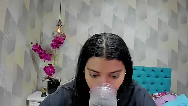 LindaBreeS online show from 10-10-25, 01:45