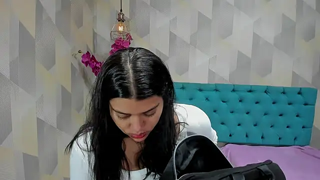 LindaBreeS online show from 10-21-25, 01:21