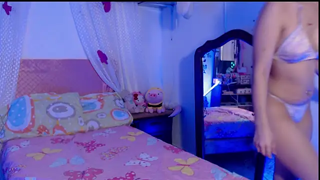 Snapshot of HanaWayne chatting on 03-21-25, 07:35 HanaWayne online show from 03-21-25, 07:35