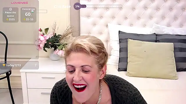 Snapshot of ElenaJuarez chatting on 10-05-25, 07:15 ElenaJuarez online show from 10-05-25, 07:15