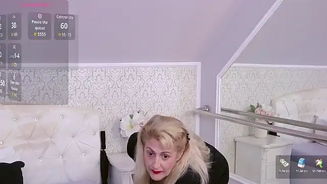 Snapshot of ElenaJuarez chatting on 09-11-25, 04:01 ElenaJuarez online show from 09-11-25, 04:01