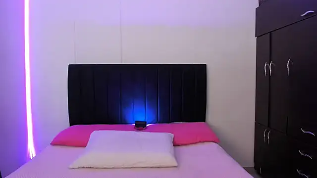 Snapshot of camii_evanss chatting on 12-13-24, 08:26 camii evanss online show from 12-13-24, 08:26