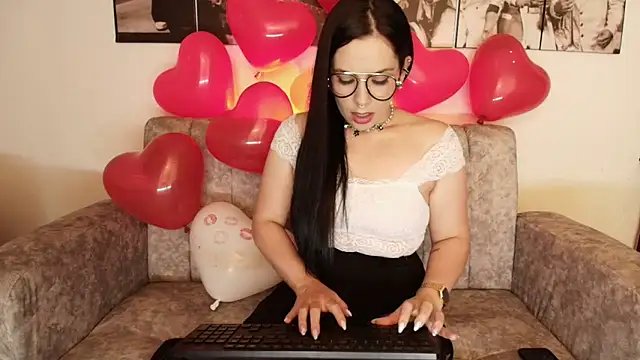 Snapshot of camii_evanss chatting on 02-12-25, 06:19 camii evanss online show from 02-12-25, 06:19