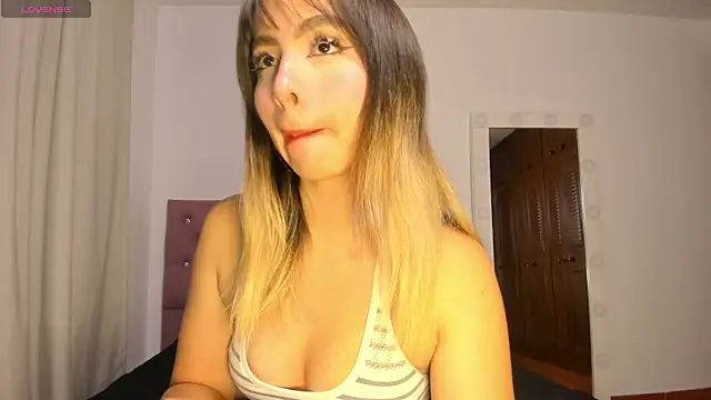 Snapshot of appocalypsee chatting on 06-17-26, 02:22 appocalypsee online show from 06-17-26, 02:22
