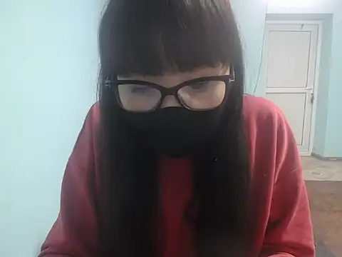 Snapshot of elllaaxx chatting on 05-13-26, 04:19 elllaaxx online show from 05-13-26, 04:19