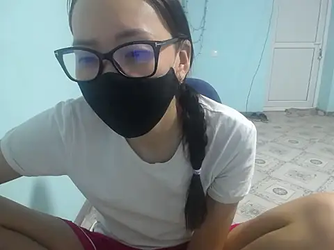 Snapshot of elllaaxx chatting on 07-15-26, 03:52 elllaaxx online show from 07-15-26, 03:52