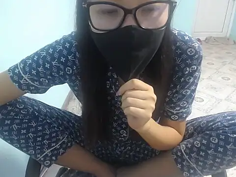 Snapshot of elllaaxx chatting on 07-06-26, 03:57 elllaaxx online show from 07-06-26, 03:57