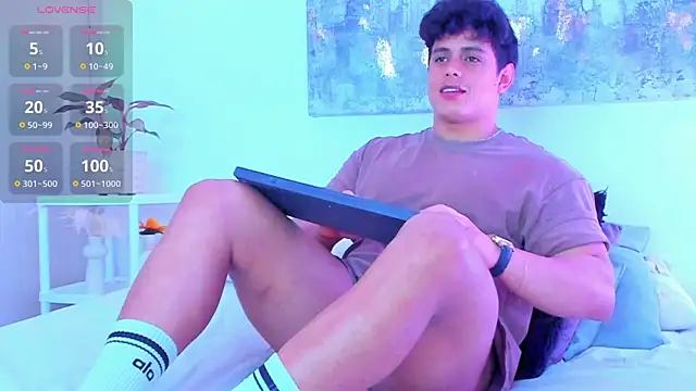 arminjones1 online show from 10-04-25, 03:41