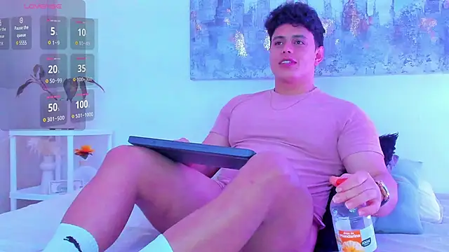 arminjones1 online show from 11-10-25, 05:56