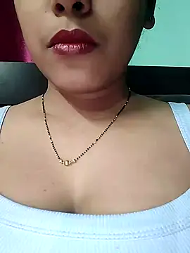 Snapshot of sexyindi_couple chatting on 01-14-25, 01:28 sexyindi couple online show from 01-14-25, 01:28