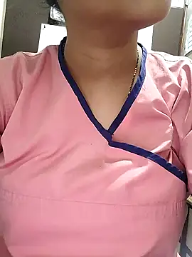 Snapshot of sexyindi_couple chatting on 02-02-25, 02:38 sexyindi couple online show from 02-02-25, 02:38