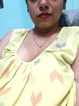 Snapshot of sexyindi_couple chatting on 02-17-25, 06:09 sexyindi couple online show from 02-17-25, 06:09