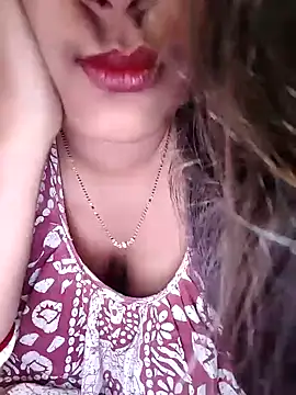 Snapshot of sexyindi_couple chatting on 01-02-25, 03:19 sexyindi couple online show from 01-02-25, 03:19