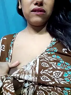 Snapshot of sexyindi_couple chatting on 06-03-26, 05:52 sexyindi couple online show from 06-03-26, 05:52