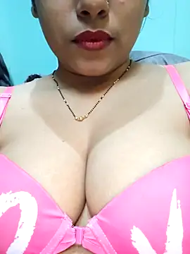 Snapshot of sexyindi_couple chatting on 03-11-25, 05:24 sexyindi couple online show from 03-11-25, 05:24