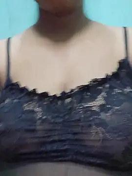 Snapshot of sexyindi_couple chatting on 05-22-26, 07:17 sexyindi couple online show from 05-22-26, 07:17