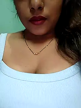 Snapshot of sexyindi_couple chatting on 01-01-25, 07:41 sexyindi couple online show from 01-01-25, 07:41