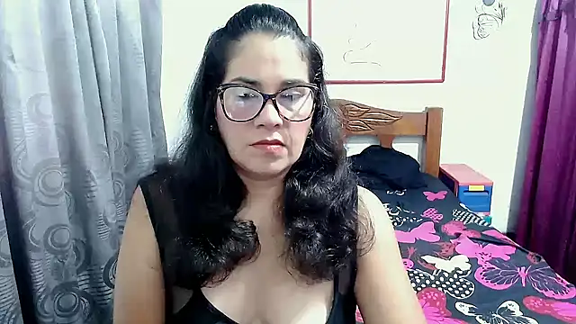 Mistresskloe01 online show from 10-15-25, 12:13