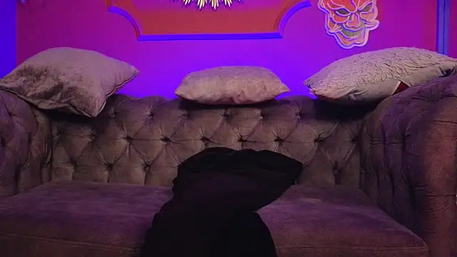 Julieta Russell online show from 12-15-25, 11:27