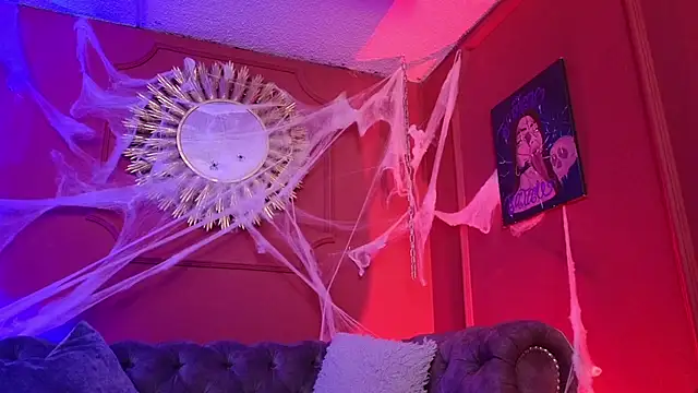 Julieta Russell online show from 10-22-25, 11:20