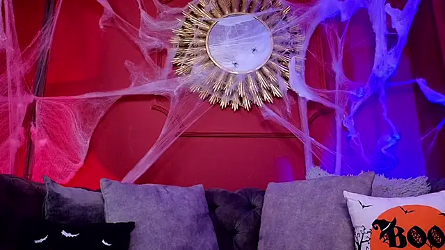 Julieta Russell online show from 10-15-25, 01:30