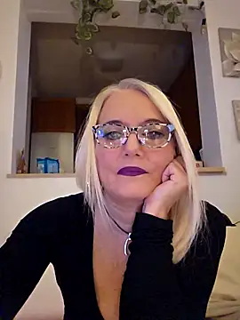 kikkastar online show from 10-27-25, 09:05