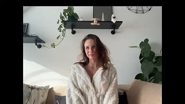 Mary Wet online show from 05-12-26, 03:51