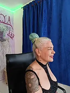 freyadevil333 online show from 05-15-26, 12:52