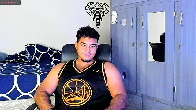 Snapshot of Big_furry_bear13 chatting on 02-26-25, 07:55 Big furry bear13 online show from 02-26-25, 07:55
