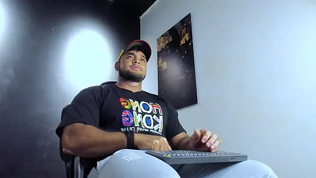 Big furry bear13 online show from 05-08-26, 05:44