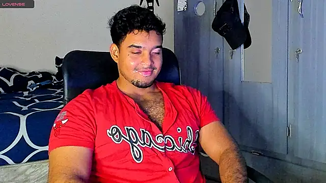 Snapshot of Big_furry_bear13 chatting on 03-06-25, 05:35 Big furry bear13 online show from 03-06-25, 05:35