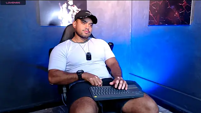 Snapshot of Big_furry_bear13 chatting on 10-08-25, 06:26 Big furry bear13 online show from 10-08-25, 06:26