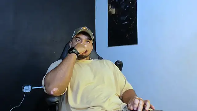 Big furry bear13 online show from 05-09-26, 09:56