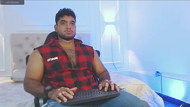 Big furry bear13 online show from 10-29-25, 05:06