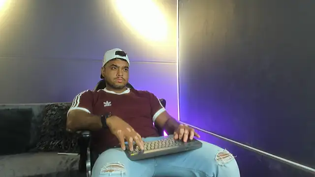 Big furry bear13 online show from 12-23-25, 08:02