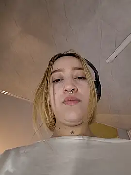 MollyCruz online show from 12-19-25, 10:28