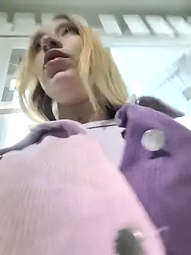 MollyCruz online show from 12-21-25, 10:39