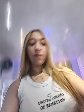 MollyCruz online show from 12-20-25, 10:40