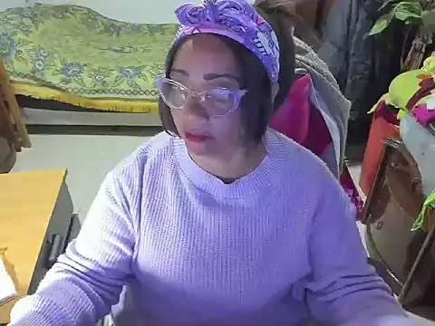 Snapshot of Mrs_mommy_ chatting on 03-13-25, 08:43 Mrs mommy online show from 03-13-25, 08:43