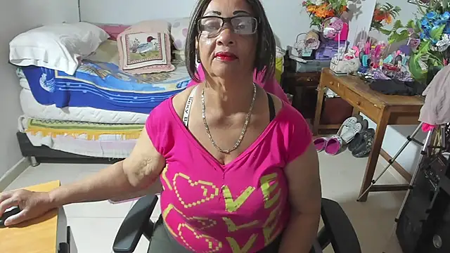 Snapshot of Mrs_mommy_ chatting on 09-11-25, 08:09 Mrs mommy online show from 09-11-25, 08:09